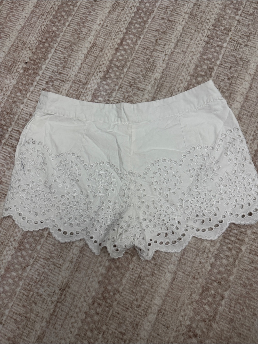 White Eyelet Scallop Hem Women’s Shorts - Classic Summer Style - Picture 4 of 6
